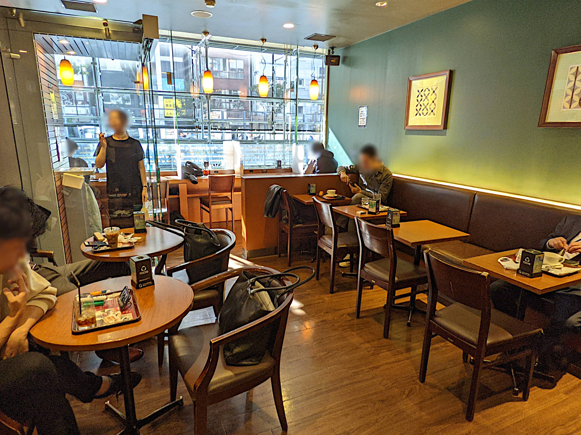 CAFÉ de CRIÉ（カフェ・ド・クリエ）渋谷３丁目店の喫煙席